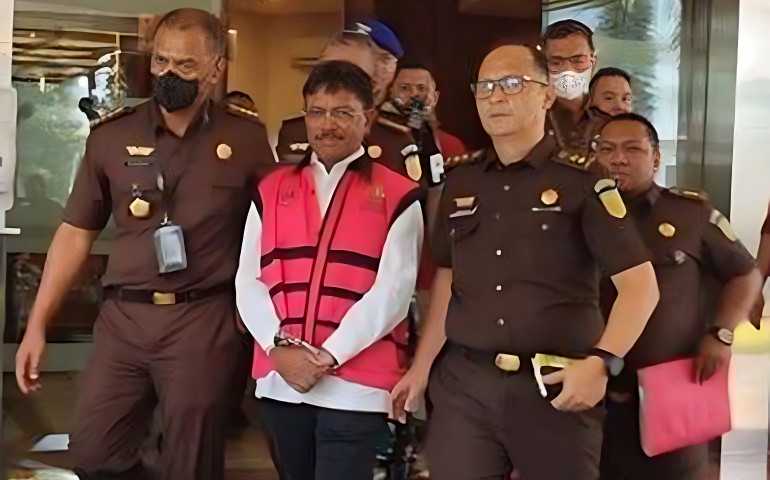BREAKING NEWS! Menkominfo Johny G. Plate Jadi Tersangka Korupsi BTS