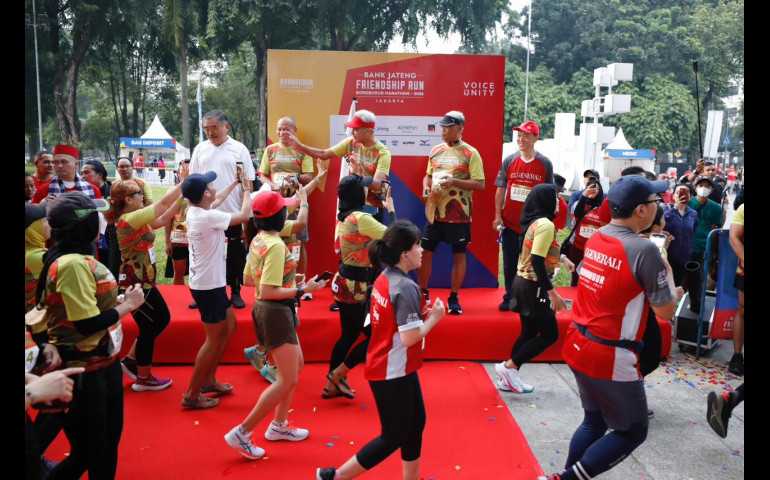 Antusiasnya Runners Jakarta, Lari Bareng Ganjar di Bank Jateng Friendship Run 2023