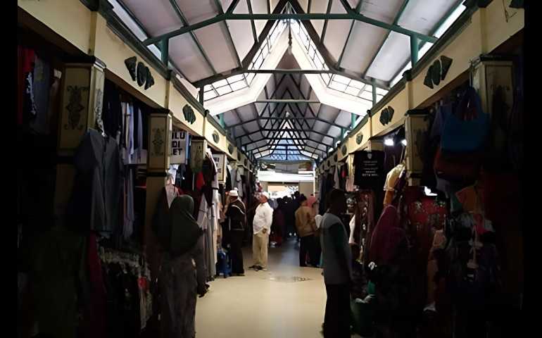 Wisata Religi, Mampir ke Sentra Kerajinan Kaligrafi Demak: Kualitas Produk Internasional