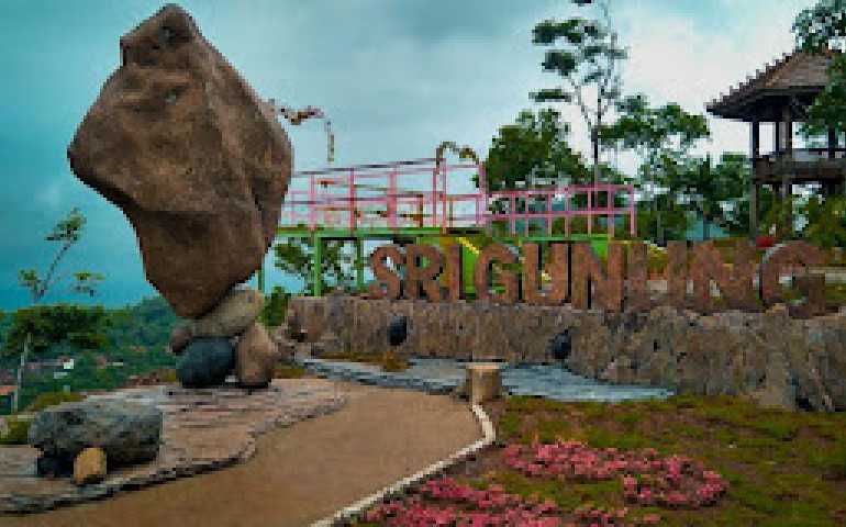 Pesona Taman Penuh Warna, Wisata Bukit Srigunung Batang; Liburan Asik dan Terjangkau