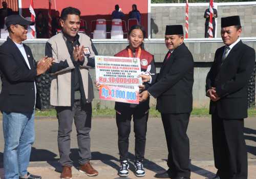 Bupati Semarang Beri Hadiah kepada Atlet Sea Games 2023