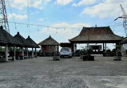 Sentra Kuliner Teras Gunung: UMKM Binaan PLN yang Berada di Bawah SUTET