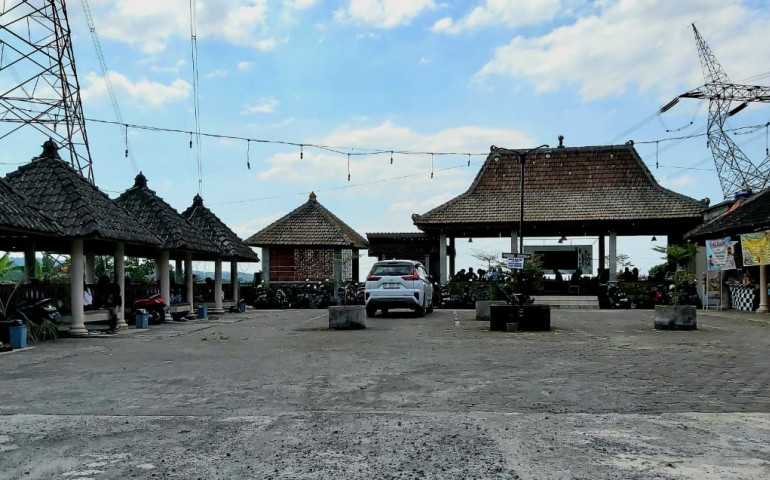 Sentra Kuliner Teras Gunung: UMKM Binaan PLN yang Berada di Bawah SUTET