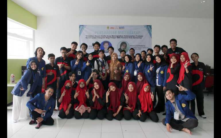 Mahasiswa Ilmu Komunikasi USM Sukses Gelar Pelatihan Desain Grafis di SMK Perdana Kota Semarang