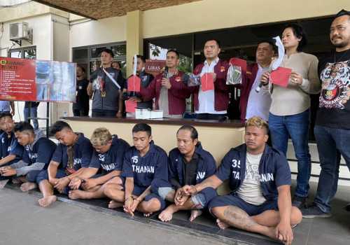 Kurang dari 24 Jam, Polisi Berhasil Amankan 7 Tersangka Atas Penemuan Jasad di Selokan Puri Anjasmoro Semarang