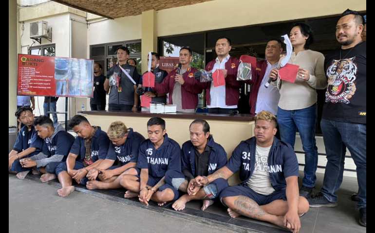 Kurang dari 24 Jam, Polisi Berhasil Amankan 7 Tersangka Atas Penemuan Jasad di Selokan Puri Anjasmoro Semarang