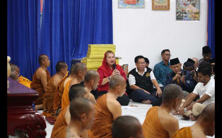 Biksu Thudong Tiba di Kota Semarang, Wali Kota Hevearita Apresiasi Masyarakat Antusias Menyambutnya