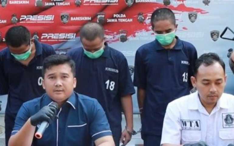 Polisi Tangkap 3 Pria Jual Pacar Dibawah Umur Melalui Aplikasi MiChat