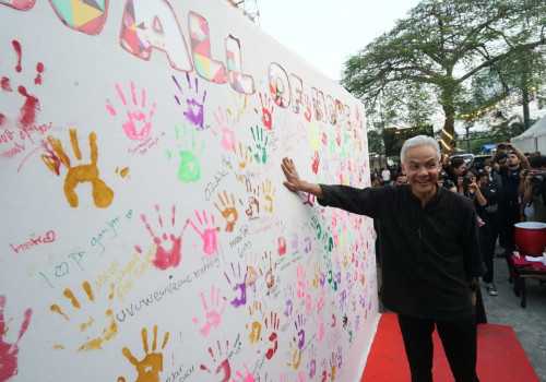 Nongkrong Bareng Gen Z di Cirebon, Ganjar; Mereka Itu Kreatif, Tugas Kita Memberi Ruang