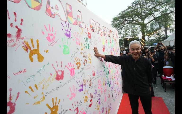 Nongkrong Bareng Gen Z di Cirebon, Ganjar; Mereka Itu Kreatif, Tugas Kita Memberi Ruang