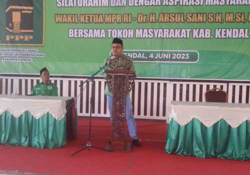 Dokter Hayyi: Kiai Shodaqah Sosok Panutan dalam Berpolitik dan Agama