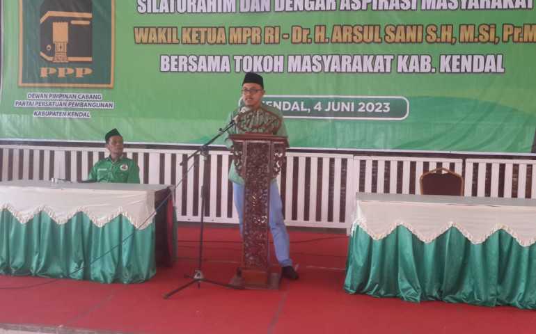 Dokter Hayyi: Kiai Shodaqah Sosok Panutan dalam Berpolitik dan Agama