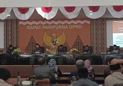 Rapat Paripurna, DPRD Kendal Sampaikan Pandangan umum Raperda