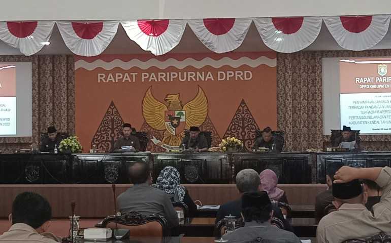 Rapat Paripurna, DPRD Kendal Sampaikan Pandangan umum Raperda