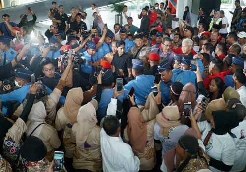 Antusiasnya Ribuan Warga Sumut Sambut Kedatangan Ganjar