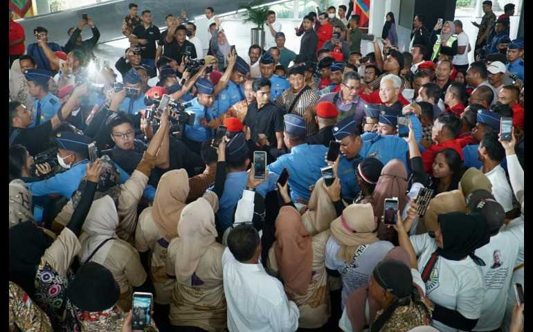 Antusiasnya Ribuan Warga Sumut Sambut Kedatangan Ganjar