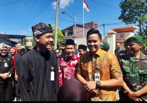 Gubernur Jateng Ganjar Pranowo, Salurkan Bantuan di Kabupaten Kendal