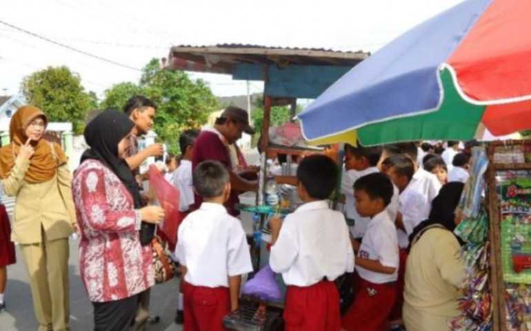 Melalui Mata Dewa, Dishanpan Kota Semarang Awasi Jajanan di Lingkungan Sekolah