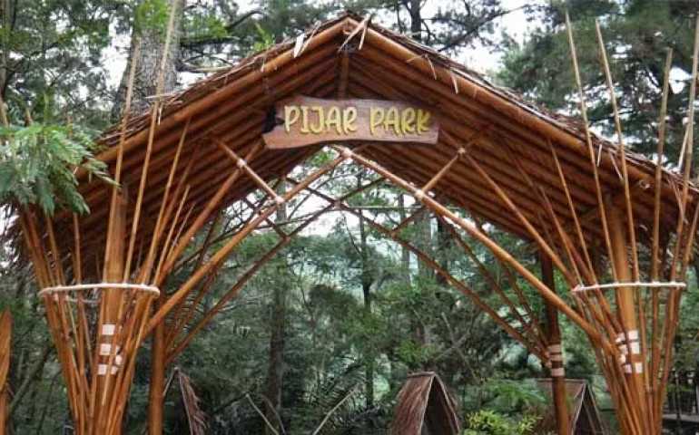 Ditumbuhi Pepohonan Pinus Menjadi Daya Tarik Wisata Pijar Park Kudus