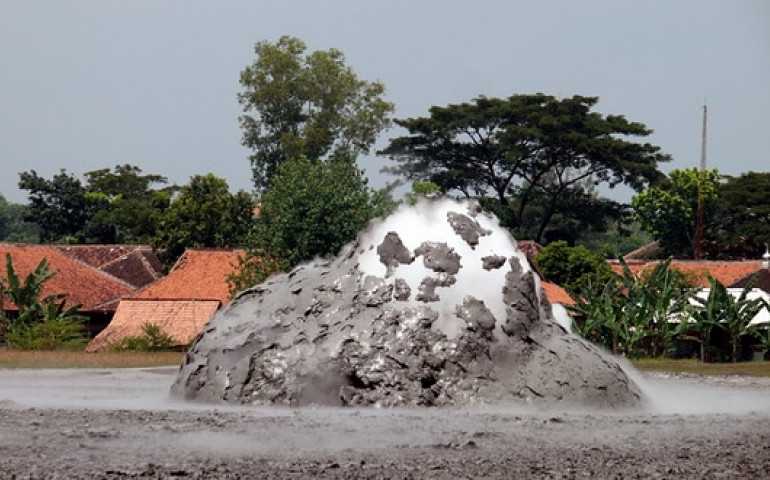 Melihat Fenomena Unik di Wisata Bleduk Kuwu Grobogan