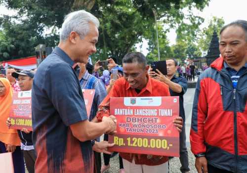 Ganjar: Kades dan Perangkatnya Jangan Indhik indhikan