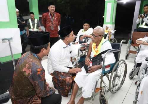 Antisipasi Cuaca Panas di Tanah Suci, Taj Yasin Minta Calon Haji Rutin Minum Air
