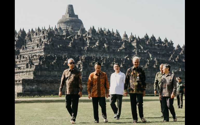 Kunjungi Borobudur, Kaisar Jepang Naruhito Nikmati Keindahan Panorama Candi