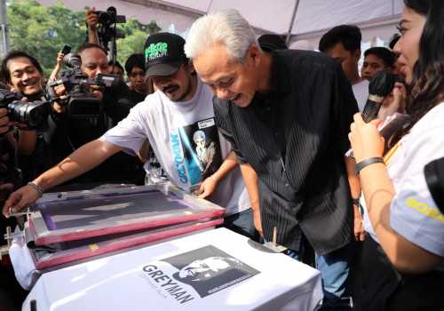 Anak Muda Jakarta Bikin Kaus Kampanye Unik untuk Ganjar