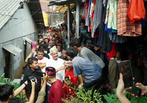 Blusukan di Kampung Langganan Banjir Jakarta, Ganjar Dicurhati Warga