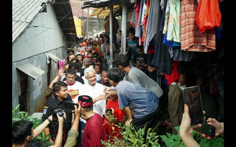 Blusukan di Kampung Langganan Banjir Jakarta, Ganjar Dicurhati Warga
