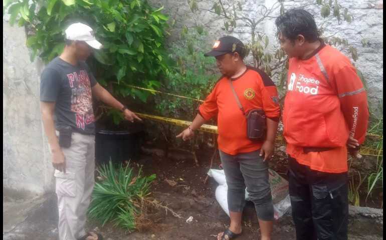 Orok Bayi Laki-Laki Ditemukan Tertanam di Taman Warga Banyumanik