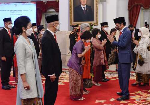 Jokowi Lantik 12 Dubes Baru, Ada Bos Media dan Mantan Wartawan