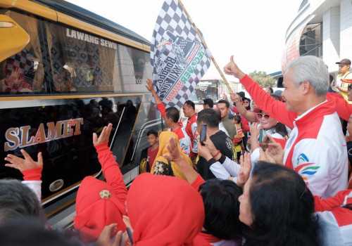 Gubernur Ganjar Lepas Kontingen Jateng ke Fornas VII di Jabar