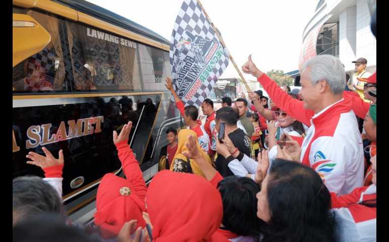 Gubernur Ganjar Lepas Kontingen Jateng ke Fornas VII di Jabar