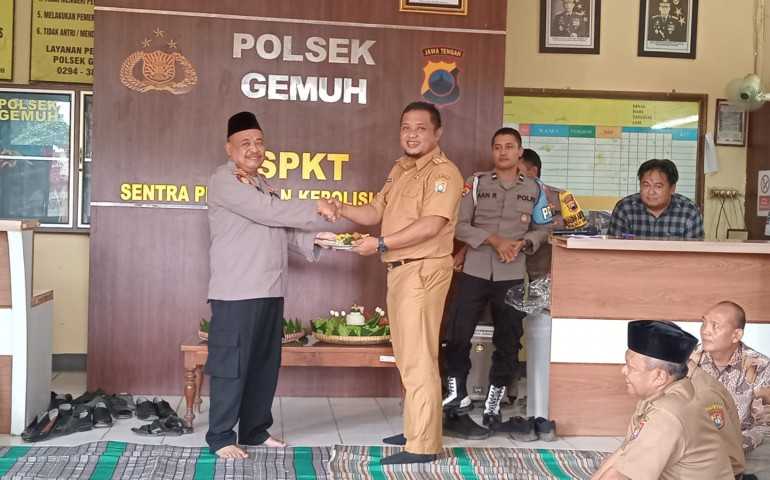 Hari Bhayangkara ke 77, Mapolsek Gemuh Kendal Gelar Tasyakuran Bersama Tokoh Masyarakat Sekitar