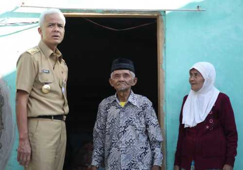 Rumahnya Terdampak Gempa, Mbah Katimin Terharu Mendapat Perhatian Gubernur Ganjar
