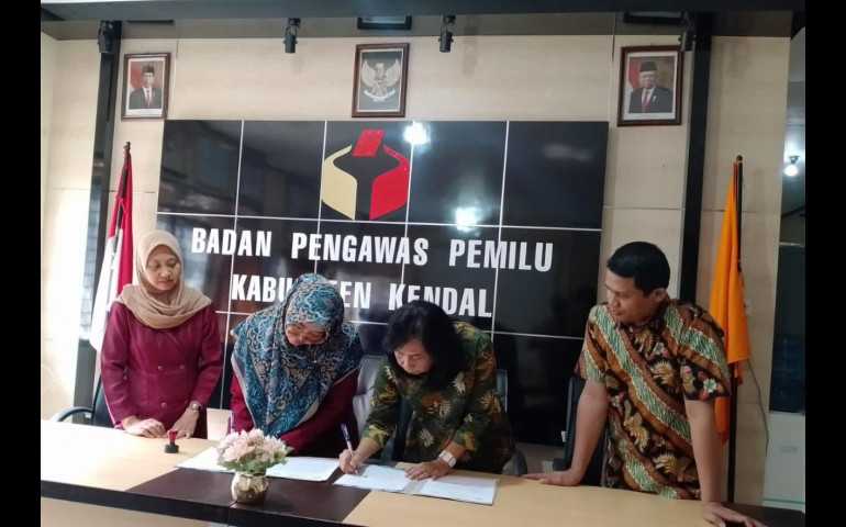 Sukseskan Pemilu 2024, Fakultas Hukum Uniss Tandatangan Mou Tri Dharma Perguruan Tinggi dengan Bawaslu Kendal