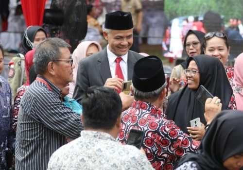 Dinilai Kompak Tangani Stunting, BKKBN Beri Penghargaan Gubernur Ganjar dan Atikoh