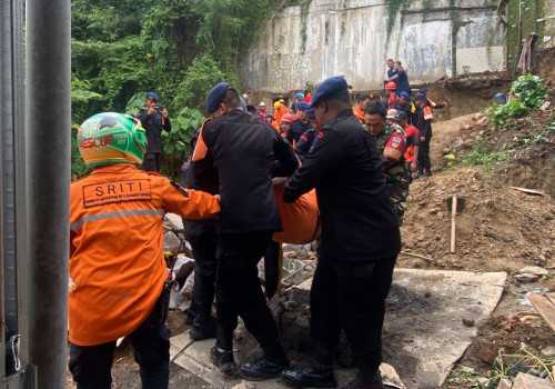 Pekerja Bangunan Tewas Tertimbun Tanah Longsor di Gatot Subroto Semarang