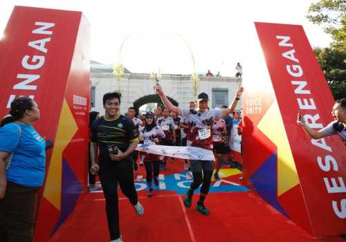 Ganjar dan Istri Meriahkan Bank Jateng Friendship Run, Pemanasan Jelang Borobudur Marathon 2023