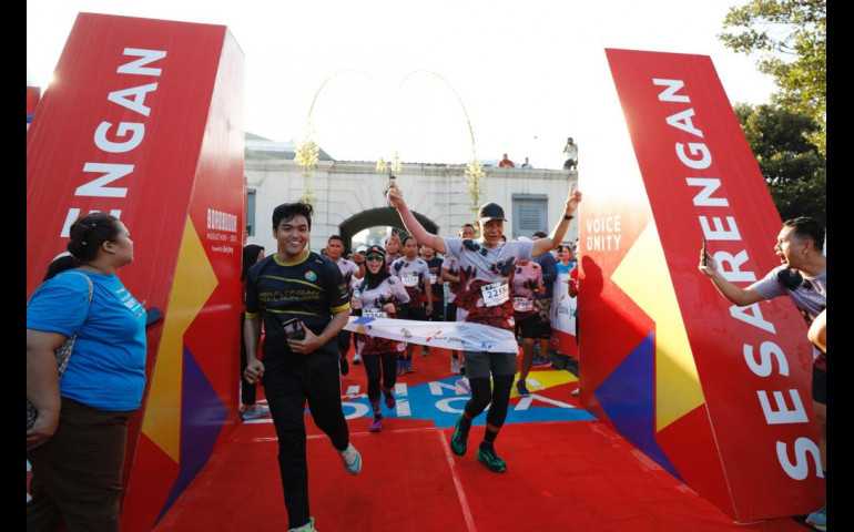 Ganjar dan Istri Meriahkan Bank Jateng Friendship Run, Pemanasan Jelang Borobudur Marathon 2023