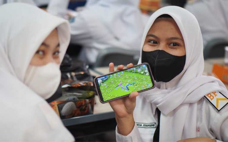 Melalui Program Duta Literasi Bahasa Inggris, Solve Education! Foundation Bantu Guru Dampingi Kegiatan Belajar Murid