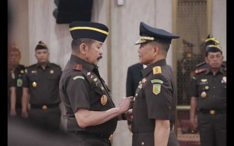 Jaksa Agung Lantik Mayjen TNI Wahyoedho Indrajit Jadi Jampidmil