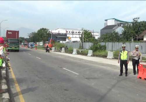 Polisi Lakukan Simulasi Arus Lalin Jalan Yos Sudarso Semarang
