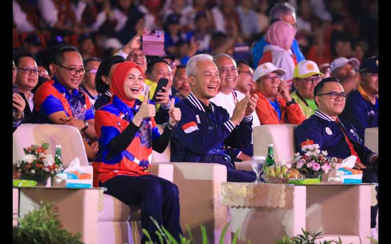 Gubernur Ganjar dan Menteri Basuki Duet Nyanyikan Bento di Pembukaan Pornas XVI