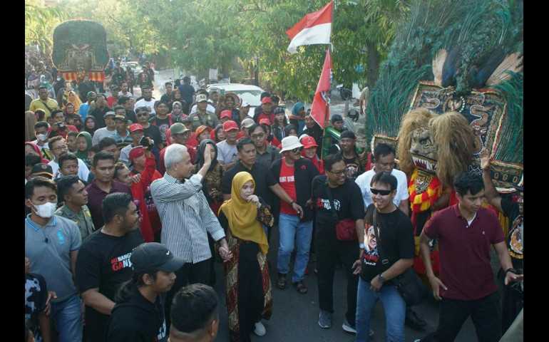 Hadiri Parade Reog Ponorogo, Ganjar Disambut Joget Reog dan Makan Sambal Belut Bersama