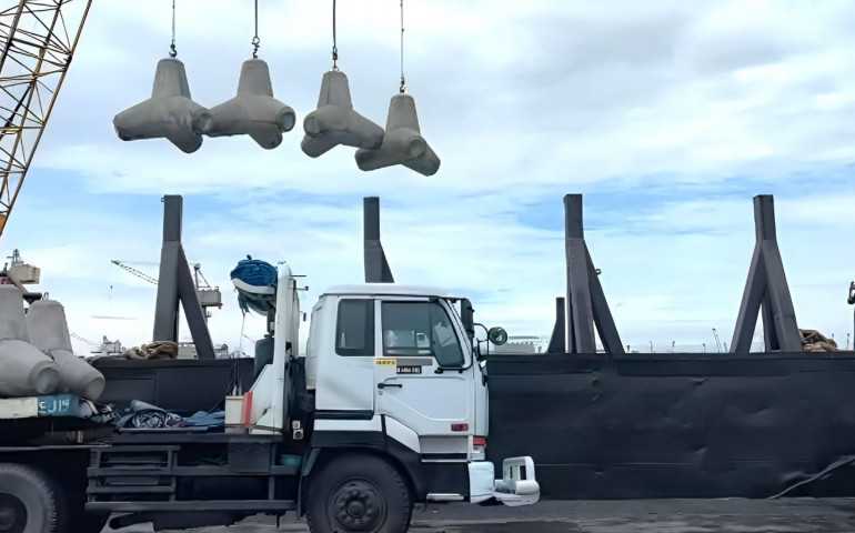 SIG Pasok 2.630 Unit Tetrapod untuk Pelestarian Kawasan Wisata Raja Ampat