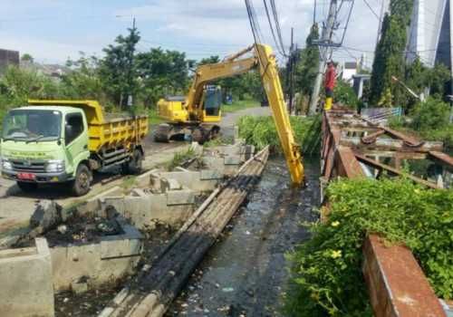 Antisipasi Banjir, Pemkot Semarang Lakukan Normalisasi Sungai di Semarang Indah