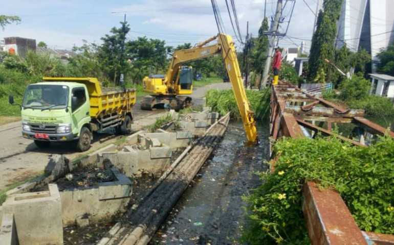 Antisipasi Banjir, Pemkot Semarang Lakukan Normalisasi Sungai di Semarang Indah