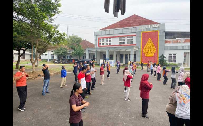 Bank Jateng Sosialisasikan Produk-produk Inovatif Terbaru dalam Senam Pagi di Jepara